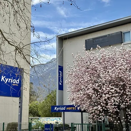 ホテル Kyriad Centre 3*