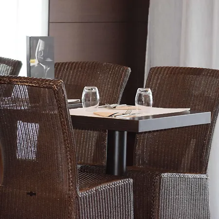 Hotel Kyriad Centre 3*