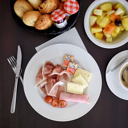 Hotel Kyriad Centre 3*