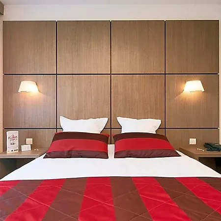 Kyriad Centre 3*