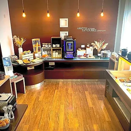 Hotel Kyriad Centre 3*