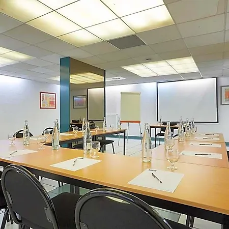 Hotel Kyriad Centre 3*