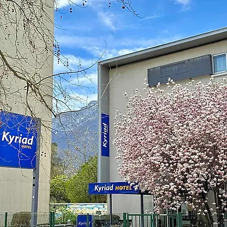 Kyriad Centre 3*