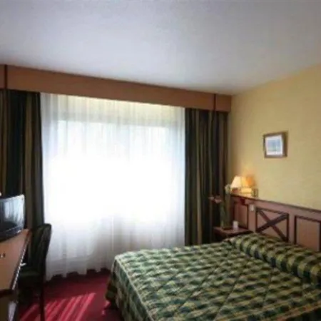 Hotel Kyriad Centre 3*