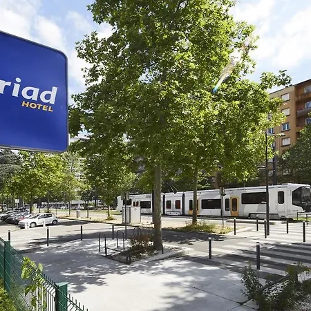 ホテル Kyriad Centre 3*