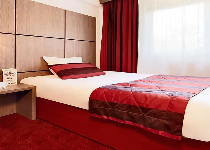 فندق Kyriad Centre 3*