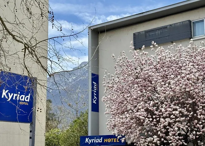 Hotel Kyriad Centre 3*