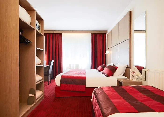 Hotel Kyriad Centre 3*