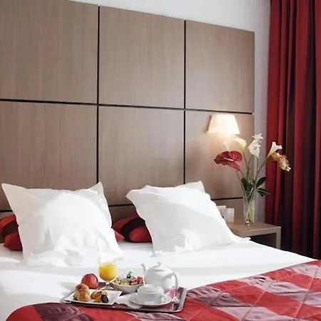 Otel Kyriad Centre 3*