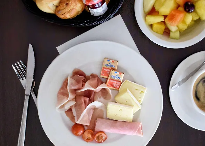 Otel Kyriad Centre 3*